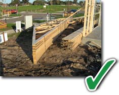 Photo showing the correct way to sling trusses - by attaching slings to panel points.