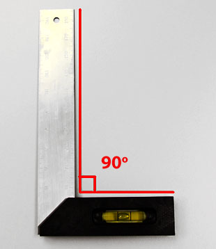 Photo of the 90 degree angle of a try square.